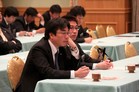 真剣に聞き入る平野直前理事長