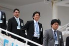 下船する平野直前理事長