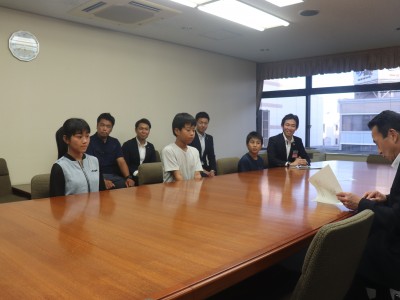 ９月度　鈴木康友名誉団長へ、はままつ少年の船の報告
